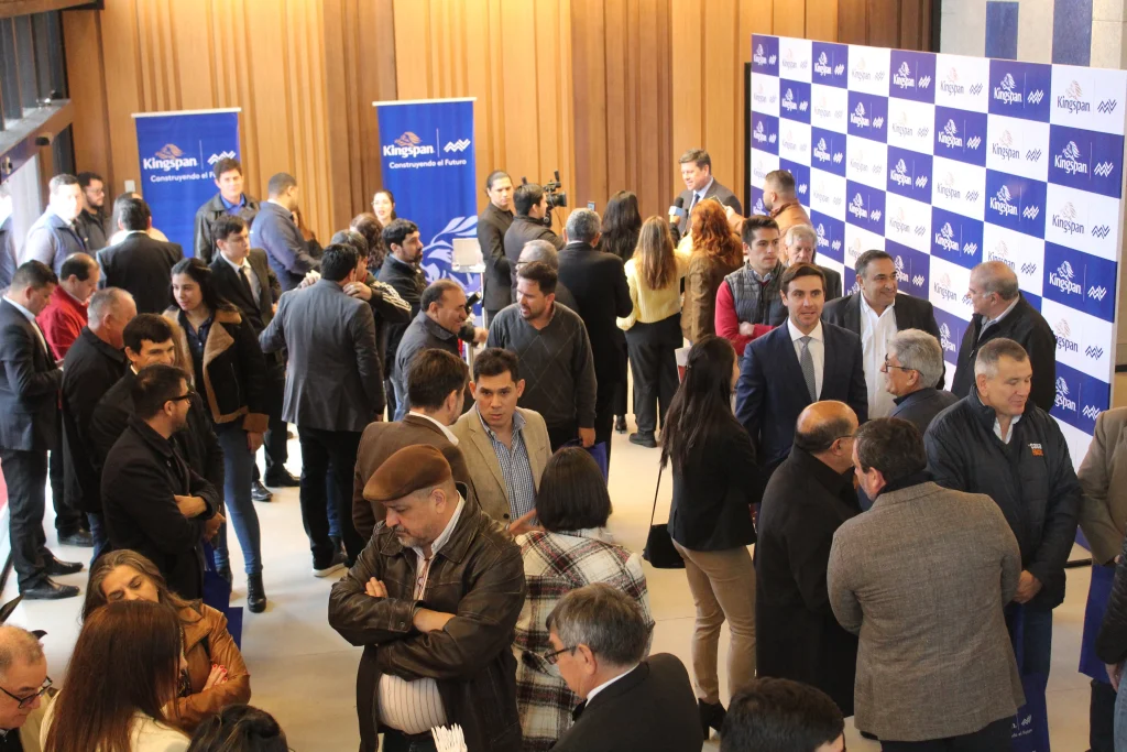 Autoridades, convidados e parceiros prestigiaram o evento de inauguração da nova unidade Kingspan MV, reforçando o impacto estratégico da chegada ao Paraguai.