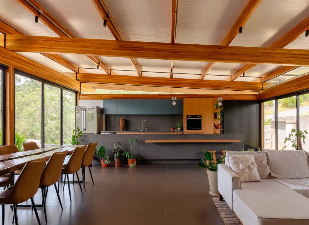 Exemplo de residência com projeto voltado ao conforto térmico e à iluminação natural
