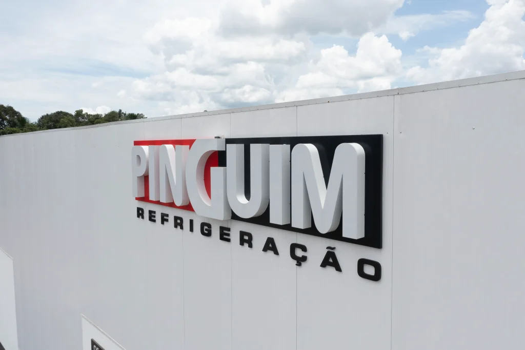 Fachada com painéis térmicos garante identidade e eficiência para a edificação