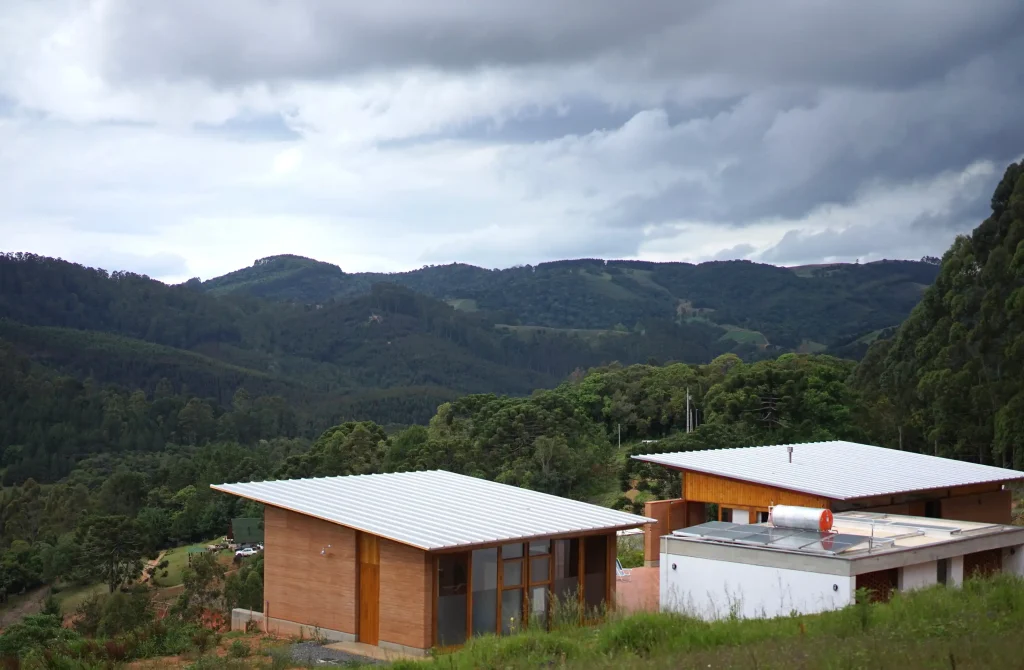 Residência com telhas térmicas aplicadas no telhado