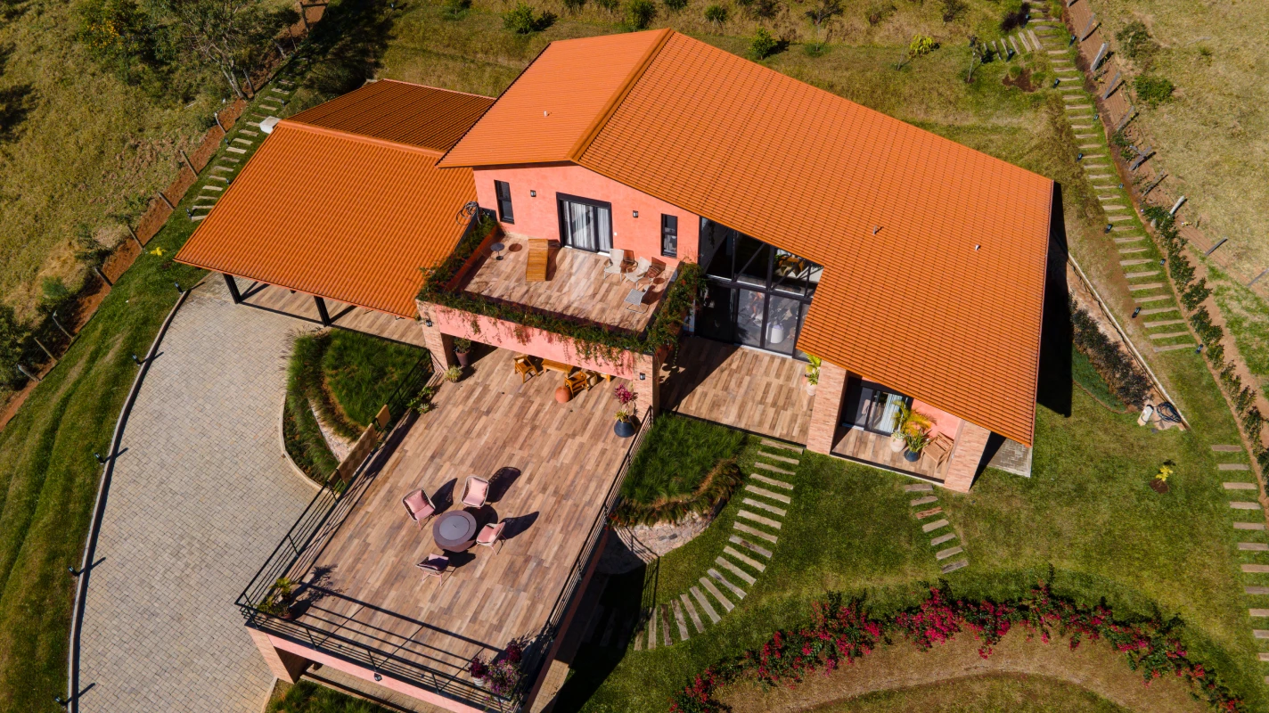 Aplicação da Isotelha Colonial Kingspan Isoeste na Residência Unifamiliar em Gonçalves MG