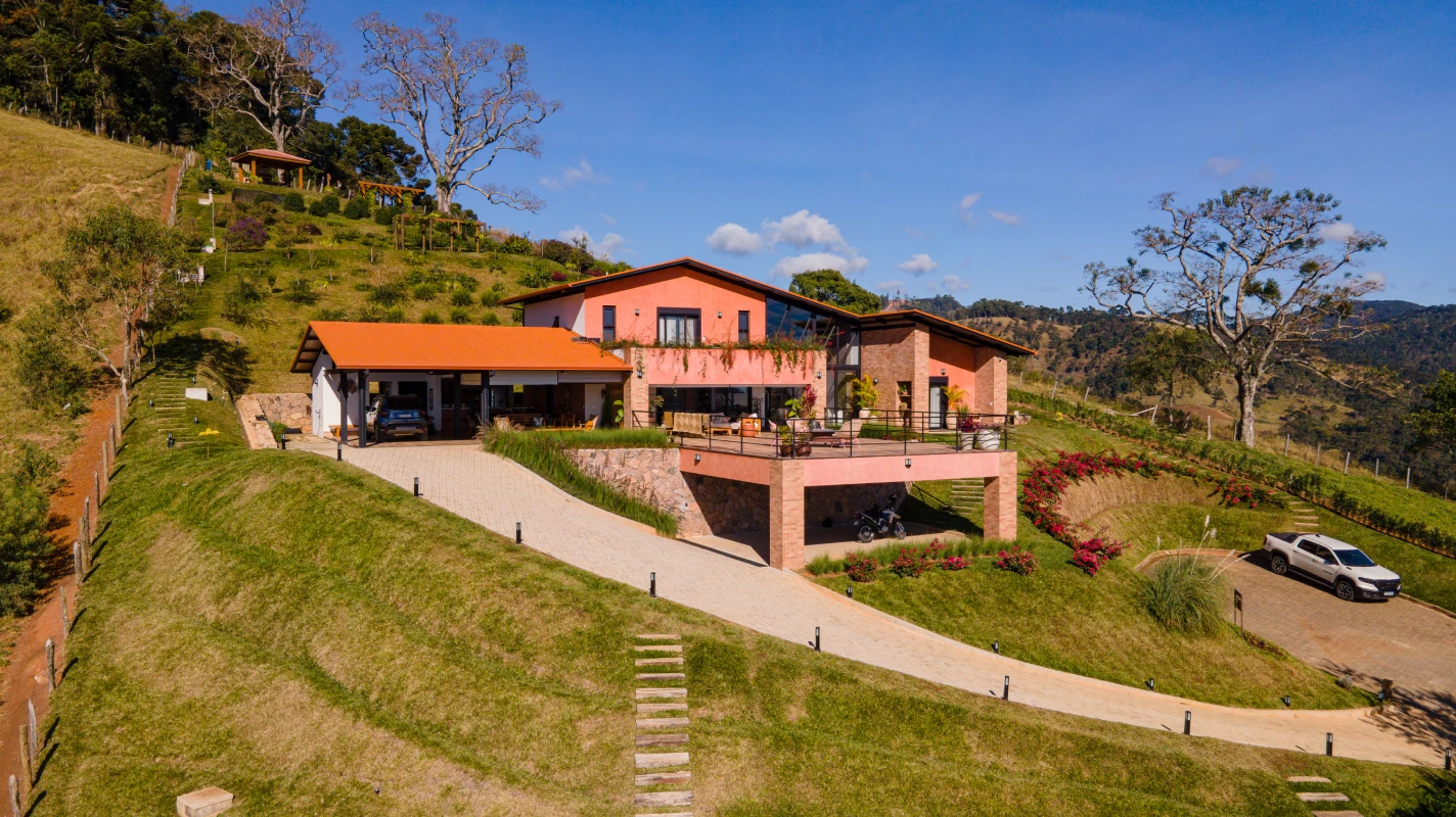 Aplicação da Isotelha Colonial Kingspan Isoeste na Residência Unifamiliar em Gonçalves MG